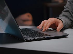 Mesaide Sosyal Medyaya Girdi, İşinden Oldu