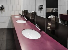 Şirket Tuvaletlerinde Süt Biriktiren Anneler