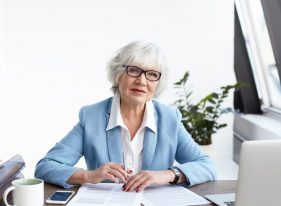 Yaş Ayrımcılığı Nedir (Ageism)? Nasıl Önlenir?