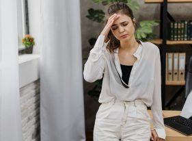 ‘Duygusal Emek’ İş Yerinde de Kadınların Omzunda mı?