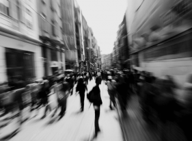 Kalabalık Yalnızlık Nedir ve Nasıl Aşılır?