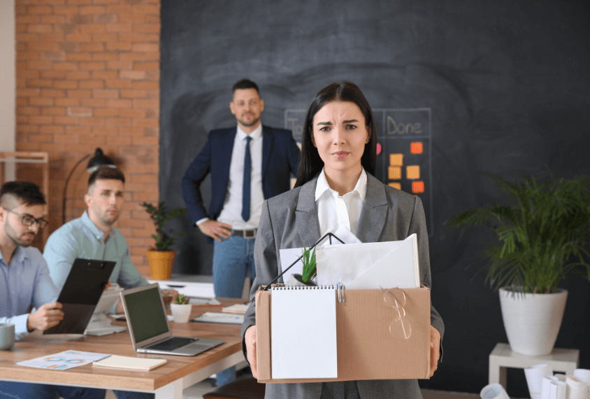 Yapay zeka yüzünden işini kaybeden kadın çalışan