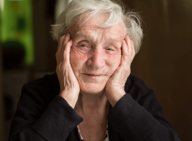 92 Yaşında Ayakta Çalışan Mağaza Görevlisi